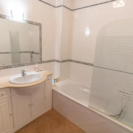 #024 Bright House In Gale With Shared Pool Semesterbostad *